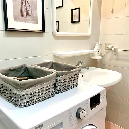 De Lux Swimming Pool, Parking, Garden 2 Apartment