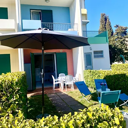 De Lux Swimming Pool, Parking, Garden 2